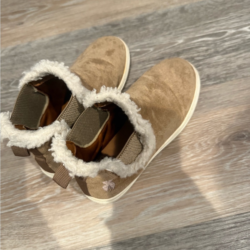 Lucky Brand Tan Suede Boots with White Fur Trim